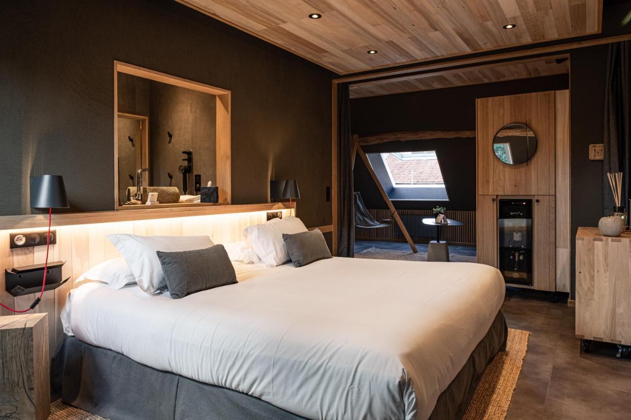 Le Studio Des Pres Verts Suite Design Avec Jacuzzi Privatif Jouey Exterior photo